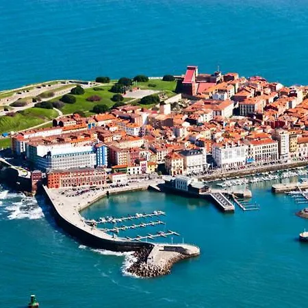 Piso Cerca De La Playa De Poniente דירה